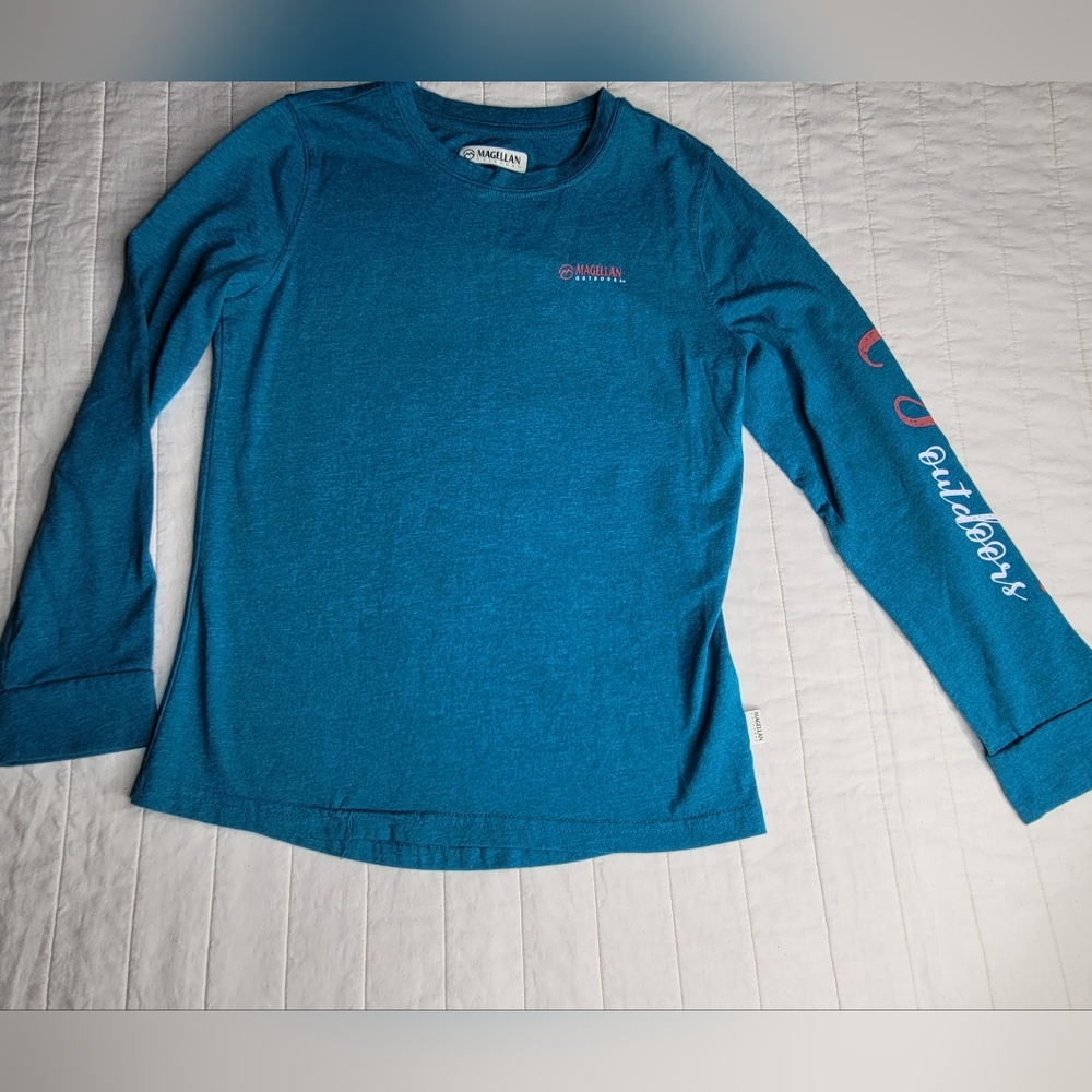 Girls Magellan Outdoors top Medium